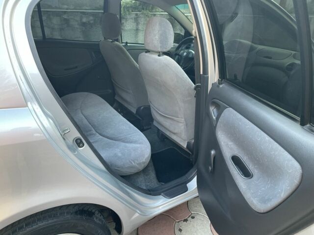 Сірий Тойота Яріс, об'ємом двигуна 1.3 л та пробігом 163 тис. км за 4500 $, фото 14 на Automoto.ua