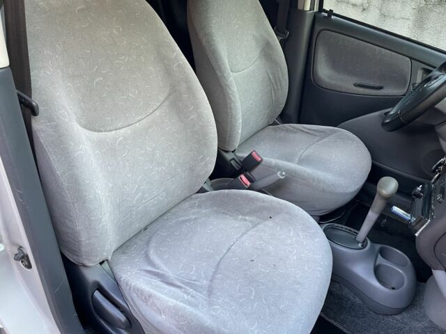 Сірий Тойота Яріс, об'ємом двигуна 1.3 л та пробігом 163 тис. км за 4500 $, фото 22 на Automoto.ua