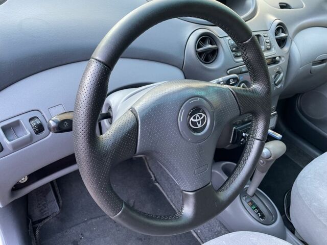 Сірий Тойота Яріс, об'ємом двигуна 1.3 л та пробігом 163 тис. км за 4500 $, фото 17 на Automoto.ua