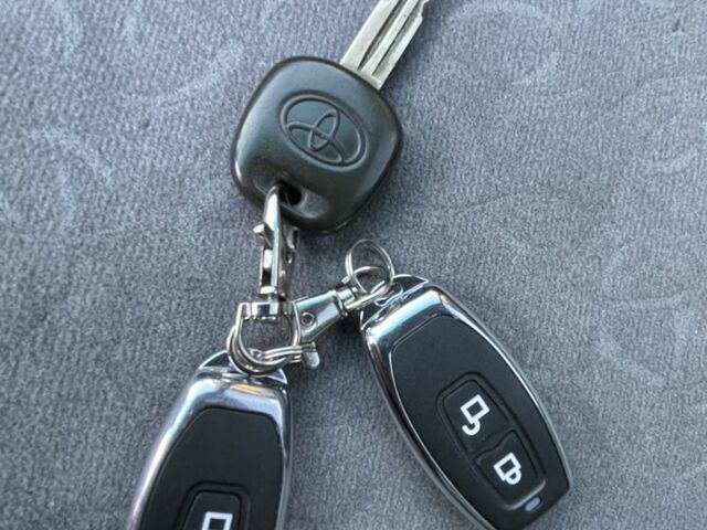 Сірий Тойота Яріс, об'ємом двигуна 1.3 л та пробігом 163 тис. км за 4500 $, фото 20 на Automoto.ua