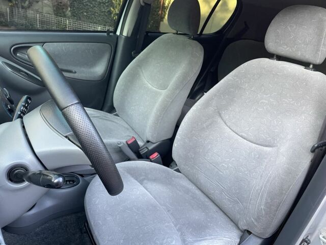 Сірий Тойота Яріс, об'ємом двигуна 1.3 л та пробігом 163 тис. км за 4500 $, фото 21 на Automoto.ua