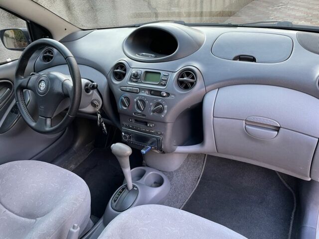 Сірий Тойота Яріс, об'ємом двигуна 1.3 л та пробігом 163 тис. км за 4500 $, фото 13 на Automoto.ua