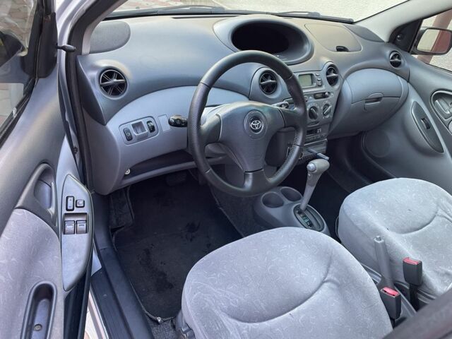 Сірий Тойота Яріс, об'ємом двигуна 1.3 л та пробігом 163 тис. км за 4500 $, фото 16 на Automoto.ua