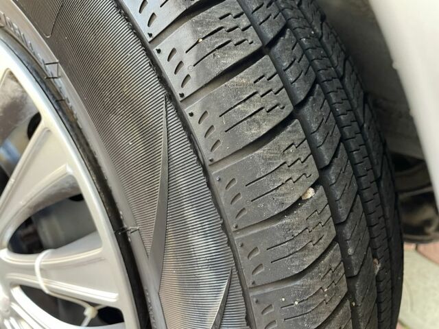 Сірий Тойота Яріс, об'ємом двигуна 1.3 л та пробігом 163 тис. км за 4500 $, фото 11 на Automoto.ua