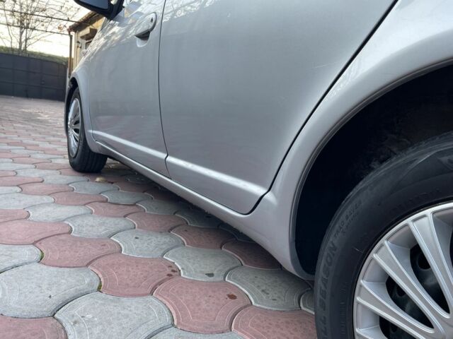 Сірий Тойота Яріс, об'ємом двигуна 1.3 л та пробігом 163 тис. км за 4500 $, фото 6 на Automoto.ua