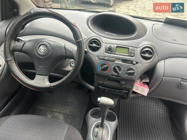 Сірий Тойота Яріс, об'ємом двигуна 1.3 л та пробігом 192 тис. км за 3500 $, фото 7 на Automoto.ua