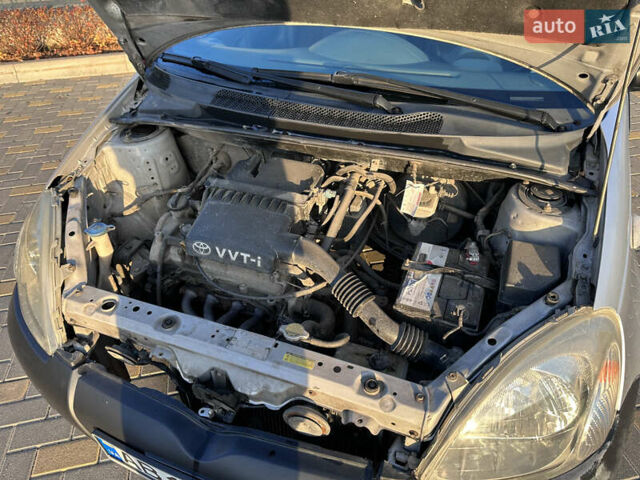 Серый Тойота Ярис, объемом двигателя 1 л и пробегом 212 тыс. км за 2999 $, фото 8 на Automoto.ua