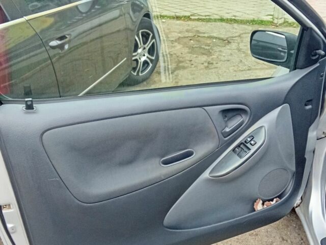 Серый Тойота Ярис, объемом двигателя 1 л и пробегом 150 тыс. км за 1900 $, фото 5 на Automoto.ua