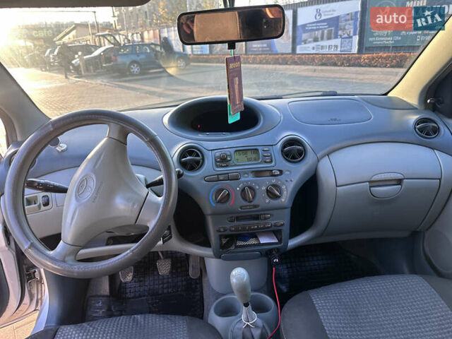 Серый Тойота Ярис, объемом двигателя 1 л и пробегом 212 тыс. км за 2999 $, фото 7 на Automoto.ua
