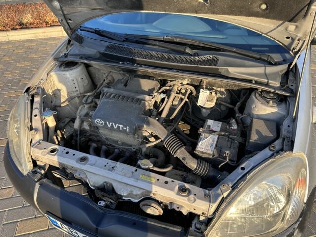 Серый Тойота Ярис, объемом двигателя 1 л и пробегом 212 тыс. км за 2999 $, фото 6 на Automoto.ua