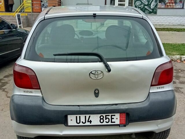 Серый Тойота Ярис, объемом двигателя 1 л и пробегом 150 тыс. км за 1900 $, фото 2 на Automoto.ua
