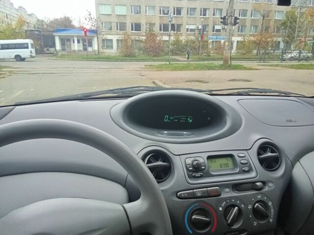 Серый Тойота Ярис, объемом двигателя 1 л и пробегом 150 тыс. км за 1900 $, фото 7 на Automoto.ua