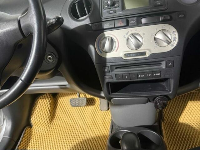 Серый Тойота Ярис, объемом двигателя 1 л и пробегом 135 тыс. км за 4500 $, фото 7 на Automoto.ua