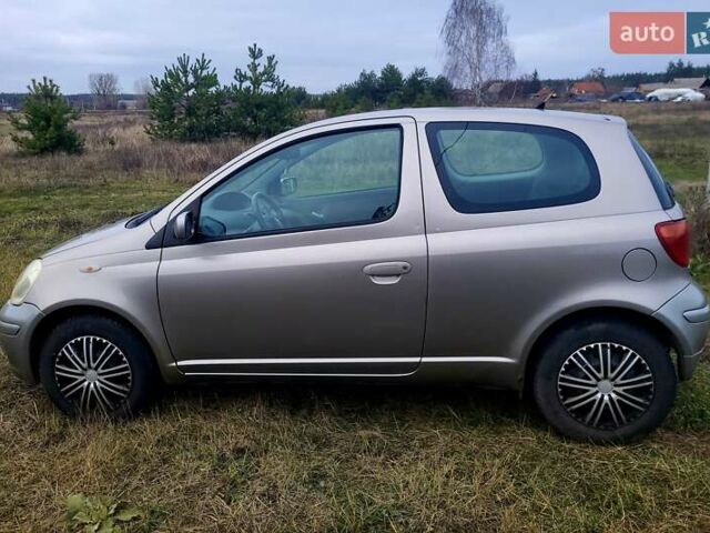 Серый Тойота Ярис, объемом двигателя 1 л и пробегом 223 тыс. км за 3000 $, фото 1 на Automoto.ua