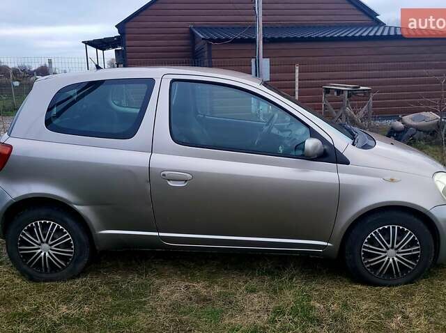 Серый Тойота Ярис, объемом двигателя 1 л и пробегом 223 тыс. км за 3000 $, фото 6 на Automoto.ua