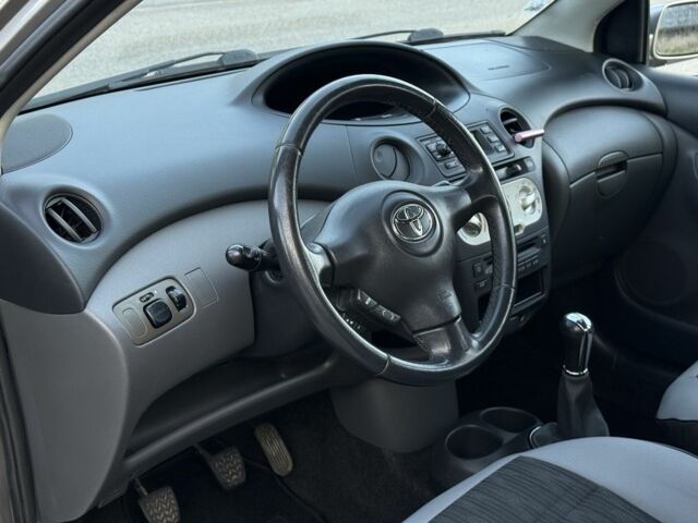 Серый Тойота Ярис, объемом двигателя 1 л и пробегом 1 тыс. км за 4137 $, фото 11 на Automoto.ua