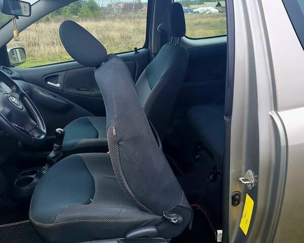 Серый Тойота Ярис, объемом двигателя 1 л и пробегом 223 тыс. км за 3000 $, фото 8 на Automoto.ua