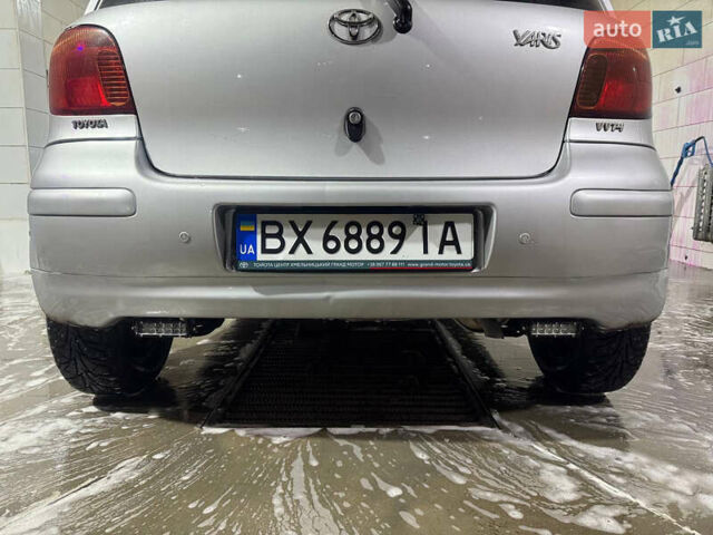 Серый Тойота Ярис, объемом двигателя 1 л и пробегом 135 тыс. км за 4500 $, фото 3 на Automoto.ua