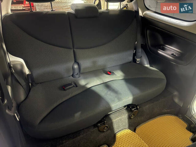Серый Тойота Ярис, объемом двигателя 1 л и пробегом 135 тыс. км за 4500 $, фото 17 на Automoto.ua