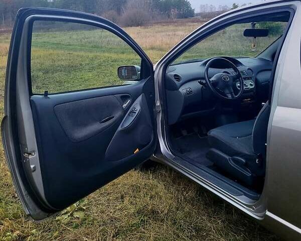 Серый Тойота Ярис, объемом двигателя 1 л и пробегом 223 тыс. км за 3000 $, фото 7 на Automoto.ua