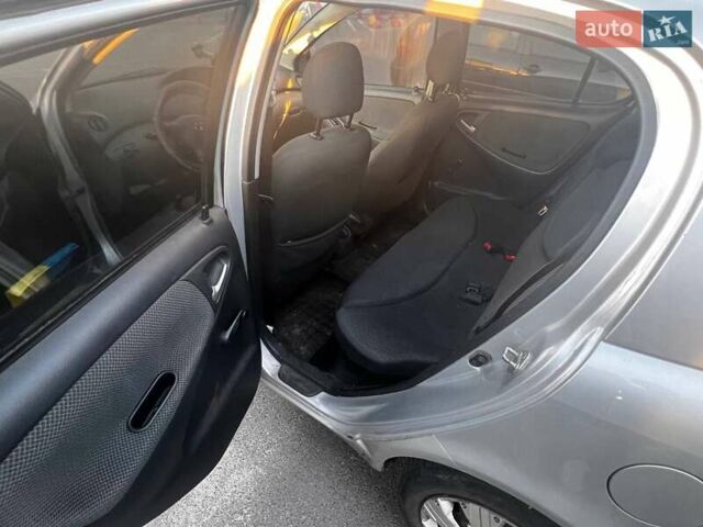 Серый Тойота Ярис, объемом двигателя 1 л и пробегом 271 тыс. км за 3950 $, фото 15 на Automoto.ua