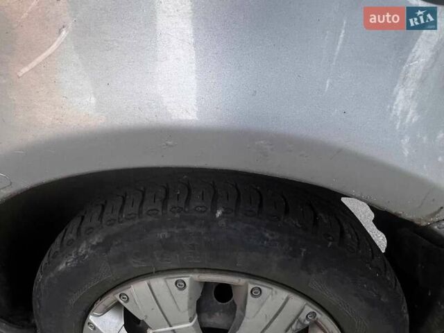 Серый Тойота Ярис, объемом двигателя 1 л и пробегом 271 тыс. км за 3950 $, фото 13 на Automoto.ua