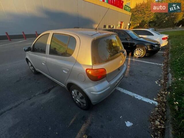 Серый Тойота Ярис, объемом двигателя 1 л и пробегом 271 тыс. км за 3950 $, фото 2 на Automoto.ua
