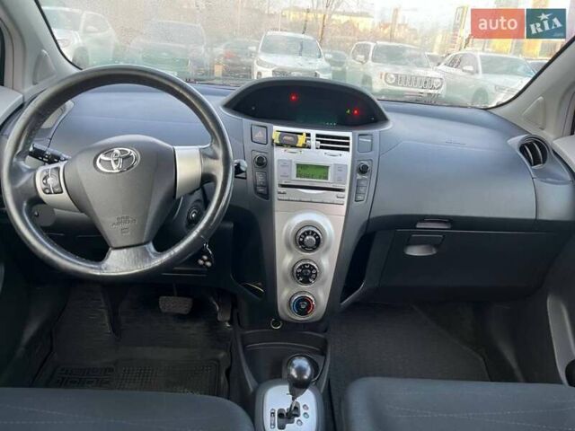Серый Тойота Ярис, объемом двигателя 1.3 л и пробегом 161 тыс. км за 5700 $, фото 16 на Automoto.ua