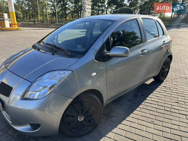 Серый Тойота Ярис, объемом двигателя 1.3 л и пробегом 260 тыс. км за 5900 $, фото 7 на Automoto.ua