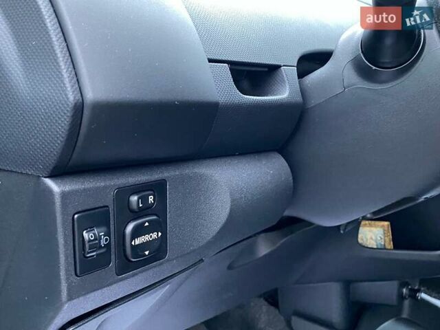 Серый Тойота Ярис, объемом двигателя 1.36 л и пробегом 192 тыс. км за 6500 $, фото 12 на Automoto.ua
