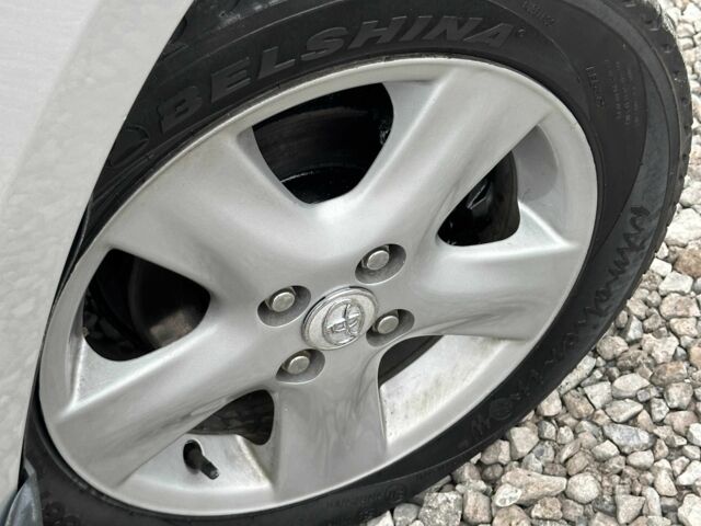 Серый Тойота Ярис, объемом двигателя 1.3 л и пробегом 178 тыс. км за 5800 $, фото 2 на Automoto.ua