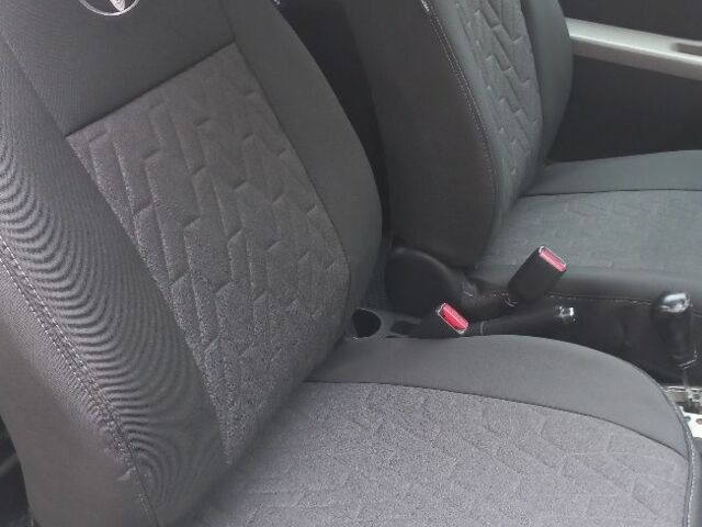 Серый Тойота Ярис, объемом двигателя 1.4 л и пробегом 240 тыс. км за 4900 $, фото 6 на Automoto.ua