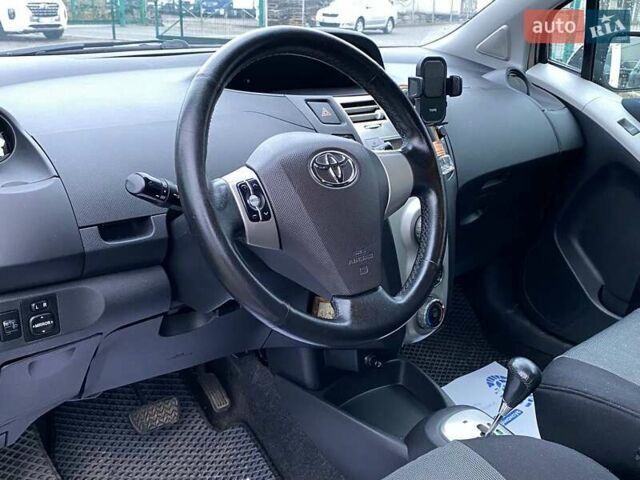 Серый Тойота Ярис, объемом двигателя 1.36 л и пробегом 192 тыс. км за 6500 $, фото 10 на Automoto.ua