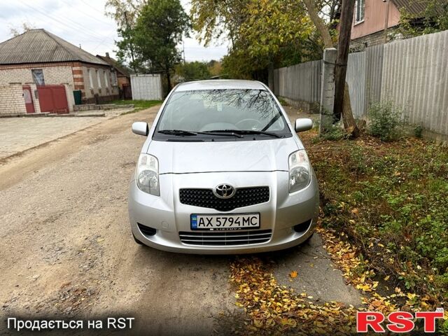 Сірий Тойота Яріс, об'ємом двигуна 1 л та пробігом 200 тис. км за 5550 $, фото 1 на Automoto.ua