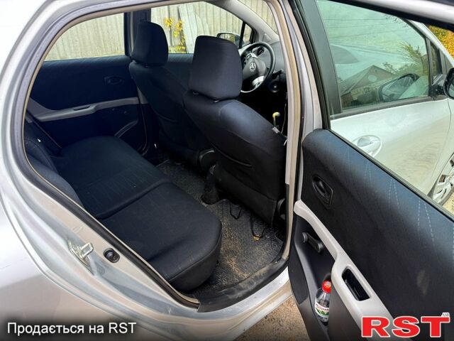 Сірий Тойота Яріс, об'ємом двигуна 1 л та пробігом 200 тис. км за 5550 $, фото 3 на Automoto.ua