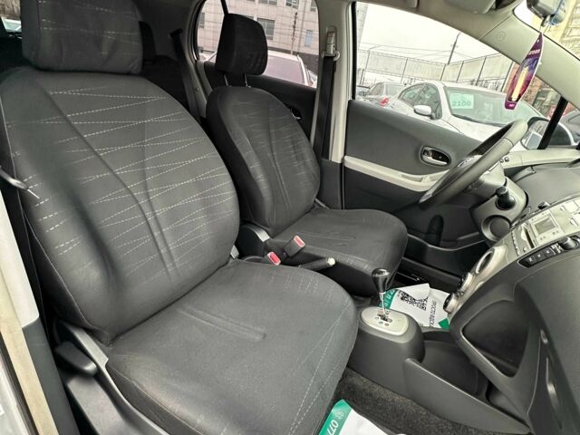 Серый Тойота Ярис, объемом двигателя 1.3 л и пробегом 178 тыс. км за 5800 $, фото 7 на Automoto.ua