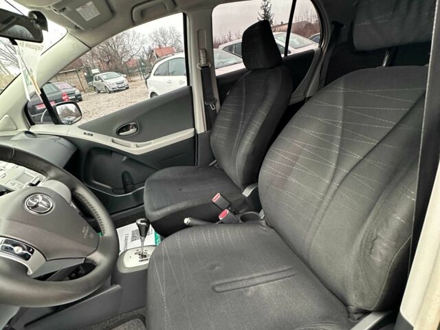 Серый Тойота Ярис, объемом двигателя 1.3 л и пробегом 178 тыс. км за 5800 $, фото 13 на Automoto.ua