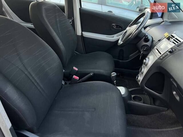 Серый Тойота Ярис, объемом двигателя 1.3 л и пробегом 161 тыс. км за 5700 $, фото 17 на Automoto.ua