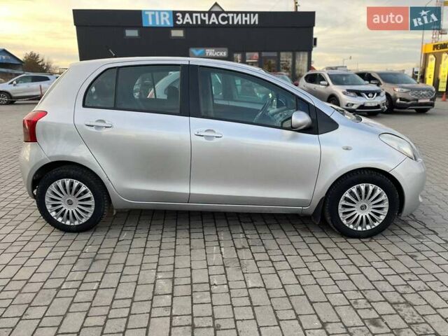 Серый Тойота Ярис, объемом двигателя 1.3 л и пробегом 161 тыс. км за 5700 $, фото 3 на Automoto.ua