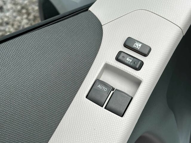 Серый Тойота Ярис, объемом двигателя 1.3 л и пробегом 178 тыс. км за 5800 $, фото 11 на Automoto.ua