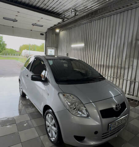 Серый Тойота Ярис, объемом двигателя 1.3 л и пробегом 138 тыс. км за 5300 $, фото 9 на Automoto.ua