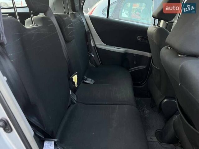 Серый Тойота Ярис, объемом двигателя 1.3 л и пробегом 161 тыс. км за 5700 $, фото 14 на Automoto.ua