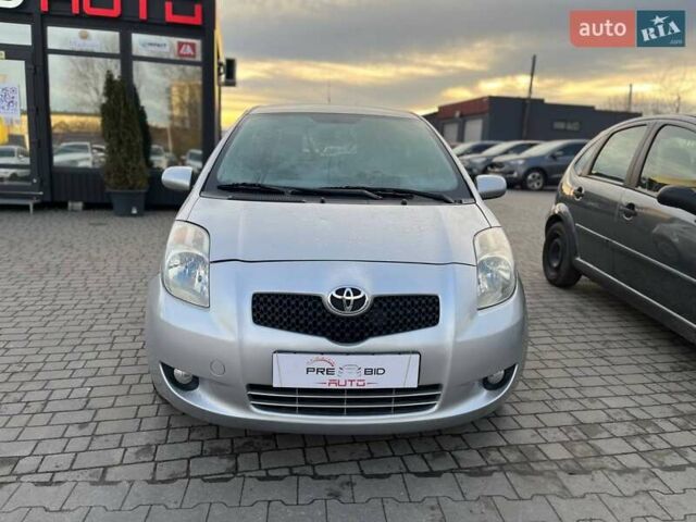 Серый Тойота Ярис, объемом двигателя 1.3 л и пробегом 161 тыс. км за 5700 $, фото 1 на Automoto.ua