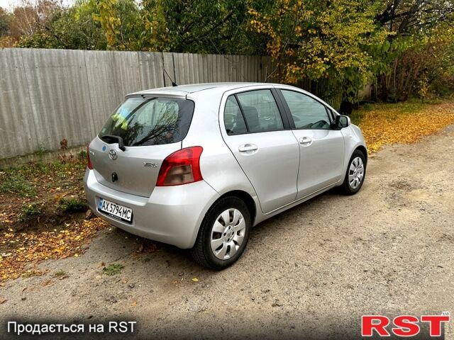Сірий Тойота Яріс, об'ємом двигуна 1 л та пробігом 200 тис. км за 5550 $, фото 2 на Automoto.ua