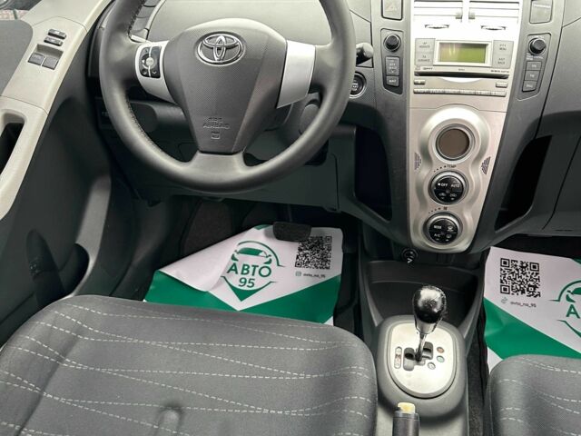 Серый Тойота Ярис, объемом двигателя 1.3 л и пробегом 178 тыс. км за 5800 $, фото 5 на Automoto.ua