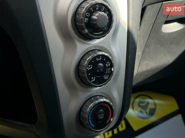Тойота Ярис 2006 в Львове на Automoto.ua Серый Тойота Ярис, объемом двигателя 1.3 л и пробегом 140 тыс. км за 5650 $, фото 14 на Automoto.ua