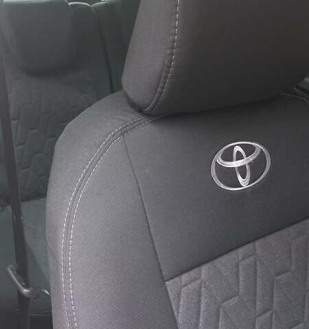 Серый Тойота Ярис, объемом двигателя 1.36 л и пробегом 240 тыс. км за 4900 $, фото 7 на Automoto.ua