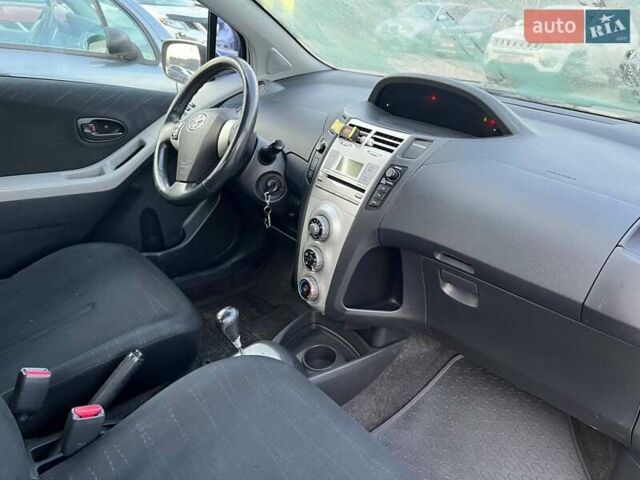Серый Тойота Ярис, объемом двигателя 1.3 л и пробегом 161 тыс. км за 5700 $, фото 15 на Automoto.ua