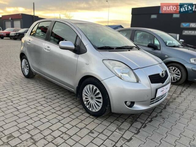 Серый Тойота Ярис, объемом двигателя 1.3 л и пробегом 161 тыс. км за 5700 $, фото 2 на Automoto.ua