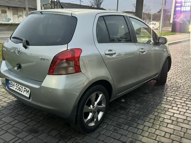 Серый Тойота Ярис, объемом двигателя 1.3 л и пробегом 198 тыс. км за 4444 $, фото 2 на Automoto.ua